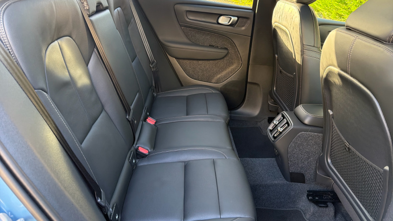 Volvo XC40 2.0 B4P Ultra Dark 5dr Auto Petrol Estate